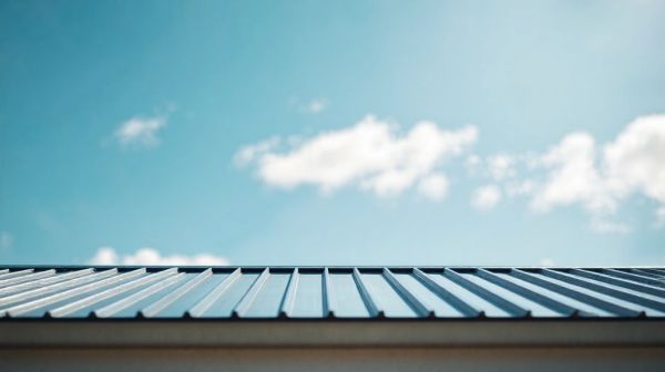 Optimisez votre toiture : pourquoi choisir le bac acier ?